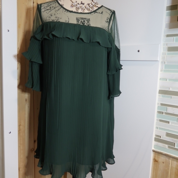 Romeo & Juliet Couture Flirty Dress - Picture 2 of 10